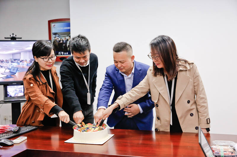 優勝公司14歲生日快樂！